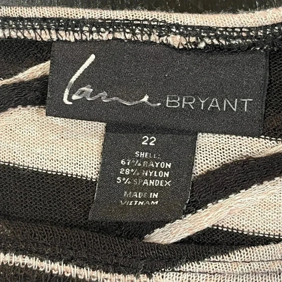 ❤️2/$11 Lane Bryant Geometric Asymmetrical Black Tan Short Sleeve Sweater sz 22 - Picture 4 of 8